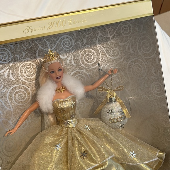 Special 2000 Edition Celebration Collector Barbie - Picture 2 of 6